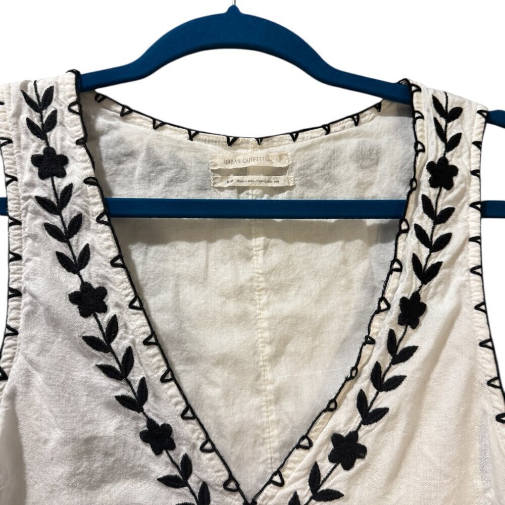 Urban Outfitters White Sleeveless Dress with Black Embroidery - Size M - Picture 4 of 5